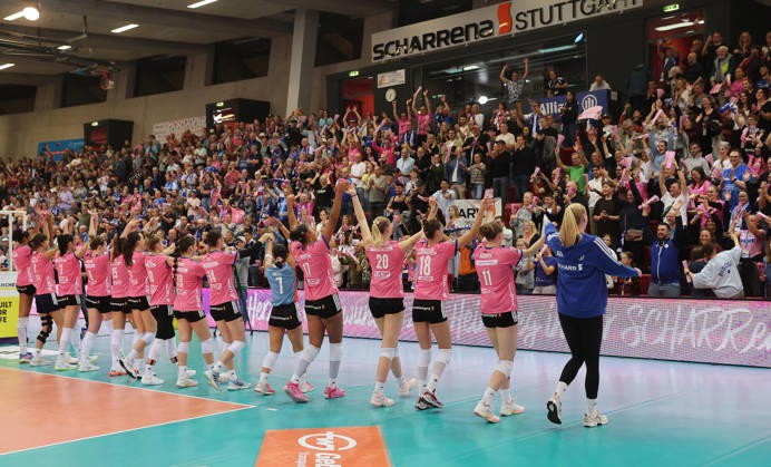 Stuttgart, DEKRA Bundesliga Volleyball: Allianz MTV Stuttgart vs. VfB Suhl LOTTO Thüringen; Stuttgart celebrates with the fans