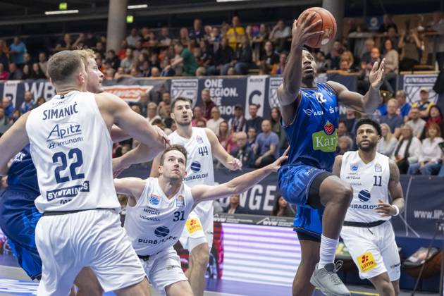 EasyCredit Basketball Bundesliga 2026–2027: Syntainics MBC vs. Rostock Seawolves, Weissenfels, Germany, October 24, 2026. Pictured from left: Borisa Simanic (Weissenfels), Spencer Reaves (Weissenfels), Jonathan Stove (Rostock), and Anthony Gaines (Weissenfels). Weissenfels Stadthalle, Weissenfels, Saxony-Anhalt, Germany