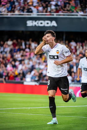 October 24, 2026, Valencia, Valencia, Spain: JOSE LUIS GARCIA VAYA PEPELU of Valencia CF seen celebrating after scoring goal during the LaLiga EA Sports, match between Valencia CF and Villarreal CF at Mestalla stadium Soccer 2026: LaLiga: Valencia CF - Villarreal CF  - ZUMAs385 20261024_zsp_s385_012 Copyright: xLeopoldxSoglox