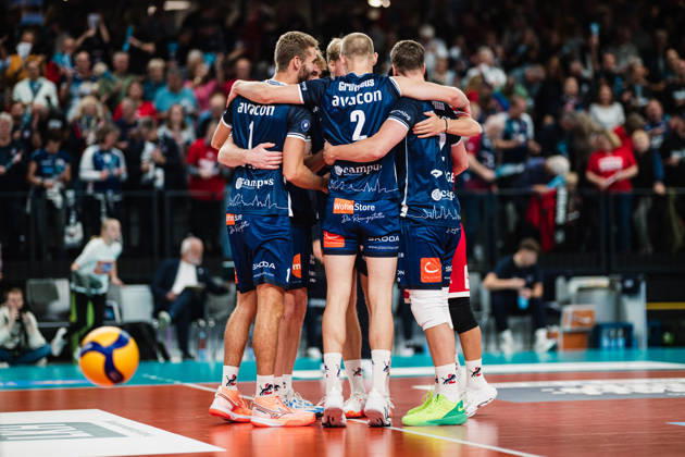 VBL: SVG Lüneburg vs. SV Warnemünde, October 24, 2026—SVG Lüneburg Stands Together—Volleyball, Bundesliga, Matchday 2, SVG Lüneburg vs. SV Warnemünde on October 24, 2026, at the LKH Arena, Lüneburg Copyright: xBEAUTIFULxSPORTS Tonhäuserx