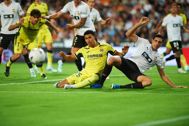 Santiago Mourino of Villarreal CF and Cesar Tarrega of Valencia CF during the LaLiga EA Sports match between Valencia CF and Villarreal CF at Mestalla on October 24, 2026, in Valencia, Spain