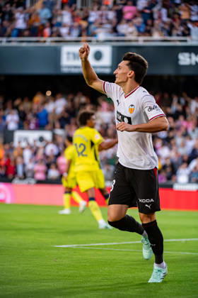 October 24, 2026, Valencia, Valencia, Spain: JOSE LUIS GARCIA VAYA PEPELU of Valencia CF seen celebrating after scoring goal during the LaLiga EA Sports, match between Valencia CF and Villarreal CF at Mestalla stadium Soccer 2026: LaLiga: Valencia CF - Villarreal CF  - ZUMAs385 20261024_zsp_s385_018 Copyright: xLeopoldxSoglox