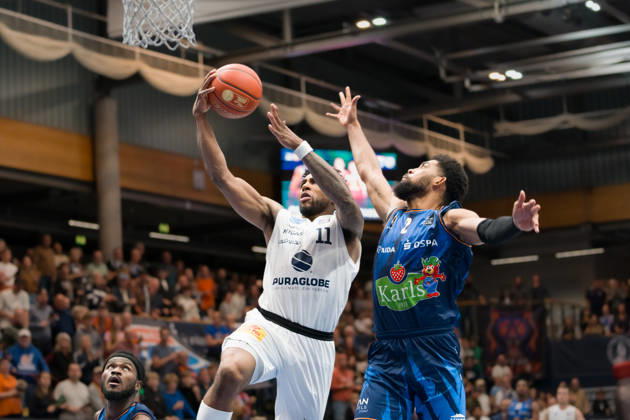 Anthony Gaines MBC, 11, Zach Copeland Rostock, 2, Syntainics MBC vs. Rostock Seawolves, BBL, Men s Basketball 1st Bundesliga, Matchday 6 of the 2026–27 season, October 24, 2026, Weißenfels Stadthalle, Saxony-Anhalt, Germany
