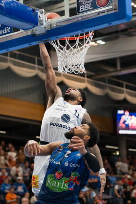 Anthony Gaines MBC, 11, Zach Copeland Rostock, 2, Syntainics MBC vs. Rostock Seawolves, BBL, Men s Basketball 1st Bundesliga, Matchday 6 of the 2026–27 season, October 24, 2026, Weißenfels Stadthalle, Saxony-Anhalt, Germany
