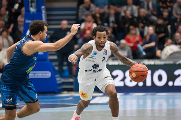 Elias Baggette Rostock, 4, DeLonnie Hunt MBC, 3, Syntainics MBC vs. Rostock Seawolves, BBL, Men s Basketball 1st Bundesliga, Matchday 6 of the 2026–27 season, October 24, 2026, Weißenfels Stadthalle, Saxony-Anhalt, Germany