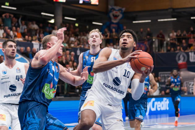 Artur Konontsuk, Rostock, 34; Kostja Mushidi, MBC, 10; Syntainics MBC vs. Rostock Seawolves, BBL, Men s Basketball 1st Bundesliga, Matchday 6 of the 2026–27 season, October 24, 2026, Weißenfels Stadthalle, Saxony-Anhalt, Germany