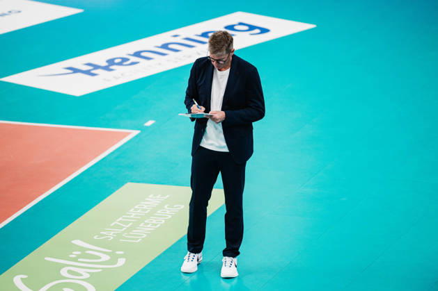 VBL SVG Lüneburg vs. SV Warnemünde, October 24, 2026; Stefan Hübner, Coach, SVG Lüneburg Volleyball, Bundesliga, Matchday 2, SVG Lüneburg vs. SV Warnemünde on October 24, 2026, at the LKH Arena, Lüneburg Copyright: xBEAUTIFULxSPORTS Tonhäuserx