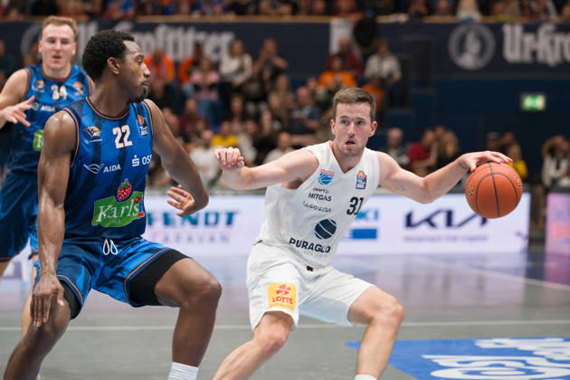 Johnathan Stove Rostock, 22, Spencer Reaves MBC, 31, Syntainics MBC vs. Rostock Seawolves, BBL, Men s Basketball 1st Bundesliga, Matchday 6 of the 2026–27 season, October 24, 2026, Weißenfels Stadthalle, Saxony-Anhalt, Germany