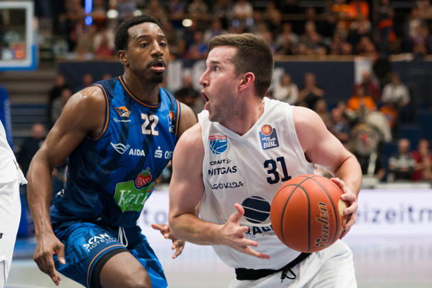 Johnathan Stove Rostock, 22, Spencer Reaves MBC, 31, Syntainics MBC vs. Rostock Seawolves, BBL, Men s Basketball 1st Bundesliga, Matchday 6 of the 2026–27 season, October 24, 2026, Weißenfels Stadthalle, Saxony-Anhalt, Germany
