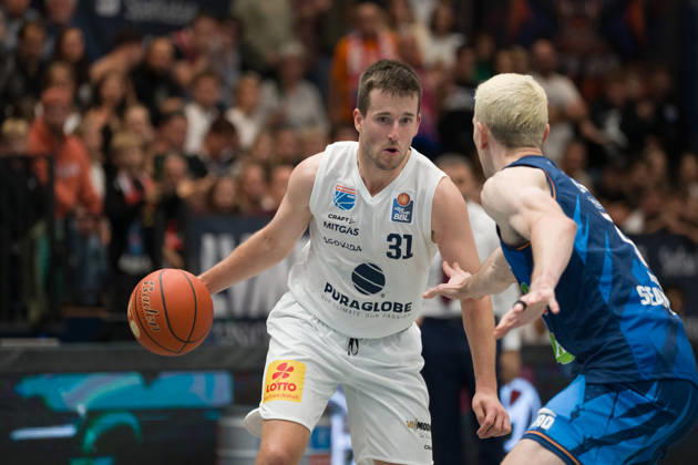 Spencer Reaves MBC, 31, Philipp Hartwich Rostock, 7, Syntainics MBC vs. Rostock Seawolves, BBL, Men s Basketball 1st Bundesliga, Matchday 6 of the 2026–27 season, October 24, 2026, Weißenfels Stadthalle, Saxony-Anhalt, Germany