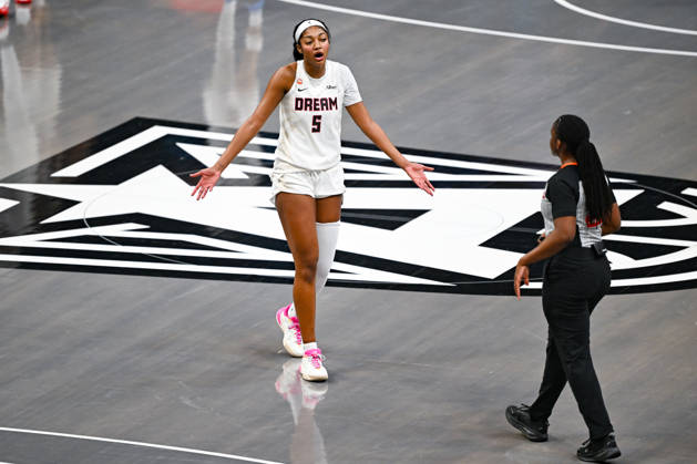 ATLANTA, GA - OCTOBER 24: Atlanta forward Angel Reese (5) reacts during Game Four of the WNBA, Basketball Damen, USA finals between the Golden State Valkyries and the Atlanta Dream on October 24th, 2026 at State Farm Arena in Atlanta, GA. (Photo by Rich von Biberstein Icon Sportswire) WNBA: OCT 24 Finals Golden State Valkyries at Atlanta Dream EDITORIAL USE ONLY Icon261024012