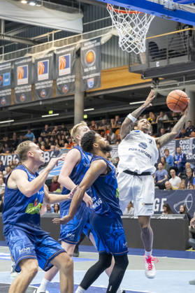 EasyCredit Basketball Bundesliga 2026–2027: Syntainics MBC vs. Rostock Seawolves, Weissenfels, Germany, October 24, 2026. Pictured, from left: Bent Leuchten (Rostock), Artur Konontsuk (Rostock), Zach Copeland (Rostock), and DeLonnie Hunt (Weissenfels). Weissenfels City Hall, Weissenfels, Saxony-Anhalt, Germany