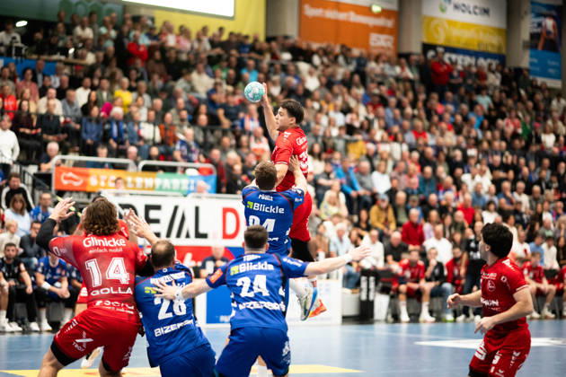 Aaron Mensing, MT Melsungen 33, taking a shot, HBW Balingen Weilstetten vs. MT Melsungen GER, Opel 1 Handball Bundesliga, Championship, Matchday 10, 2026–2027 Season, October 24, 2026, Eibner Press Photo: Andreas Ulmer, HBW Balingen Weilstetten vs. MT Melsungen GER, Opel 1 Handball Bundesliga, Championship, Matchday 10, 2026–2027 Season, October 24, 2026, Balingen Copyright: xEibner-Pressefoto AndreasxUlmerx EP_AUR