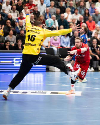 Dimitri Ignatow, MT Melsungen 11, scores from the wing, HBW Balingen Weilstetten vs. MT Melsungen GER, Opel 1 Handball Bundesliga, Championship, Matchday 10, 2026–2027 season, October 24, 2026, Eibner Press Photo by Andreas Ulmer: HBW Balingen Weilstetten vs. MT Melsungen GER, Opel 1 Handball Bundesliga, Championship, Matchday 10, 2026–2027 Season, October 24, 2026, Balingen Copyright: xEibner-Pressefoto AndreasxUlmerx EP_AUR