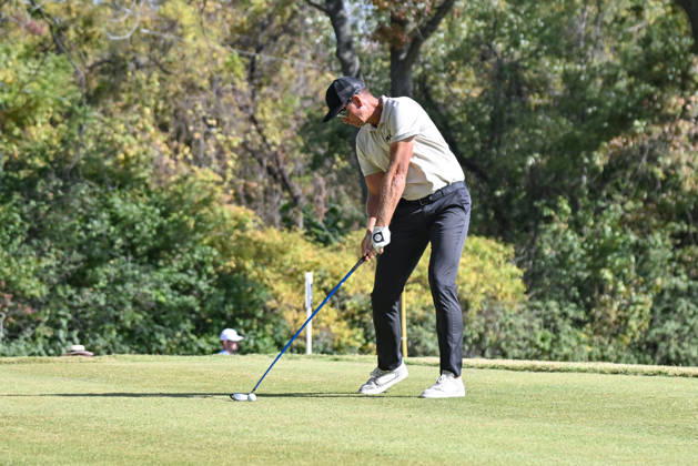 ST. LOUIS , MO - OCTOBER 24: Henrik Stenson of Sweden lines up his tee shot on the fifth hole during the second round of the PGA, Golf Herren TOUR Champions Stifel Charity Classic on Saturday October 24th, 2026 at Norwood Hills Country Club in St. Louis, MO (Photo by Rick Ulreich Icon Sportswire) GOLF: OCT 24 PGA TOUR Champions Stifel Charity Classic EDITORIAL USE ONLY Icon4043217