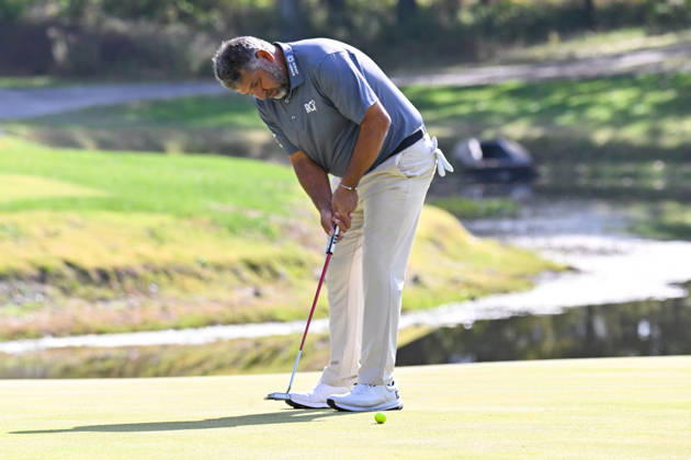 ST. LOUIS , MO - OCTOBER 24: Ricardo Gonzalez of Argentina puts on the fourth green during the second round of the PGA, Golf Herren TOUR Champions Stifel Charity Classic on Saturday October 24th, 2026 at Norwood Hills Country Club in St. Louis, MO (Photo by Rick Ulreich Icon Sportswire) GOLF: OCT 24 PGA TOUR Champions Stifel Charity Classic EDITORIAL USE ONLY Icon5663211