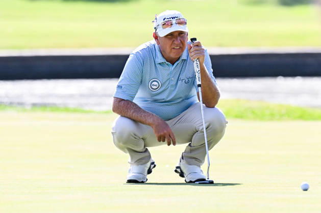 ST. LOUIS , MO - OCTOBER 24: Scott Parel of the United States lines up his putt on the fourth green during the second round of the PGA, Golf Herren TOUR Champions Stifel Charity Classic on Saturday October 24th, 2026 at Norwood Hills Country Club in St. Louis, MO (Photo by Rick Ulreich Icon Sportswire) GOLF: OCT 24 PGA TOUR Champions Stifel Charity Classic EDITORIAL USE ONLY Icon5817224