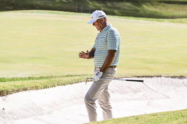 ST. LOUIS , MO - OCTOBER 24: Stewart Cink of the United States tries to figure out his bunker shot on the fourth green during the second round of the PGA, Golf Herren TOUR Champions Stifel Charity Classic on Saturday October 24th, 2026 at Norwood Hills Country Club in St. Louis, MO (Photo by Rick Ulreich Icon Sportswire) GOLF: OCT 24 PGA TOUR Champions Stifel Charity Classic EDITORIAL USE ONLY Icon5919235