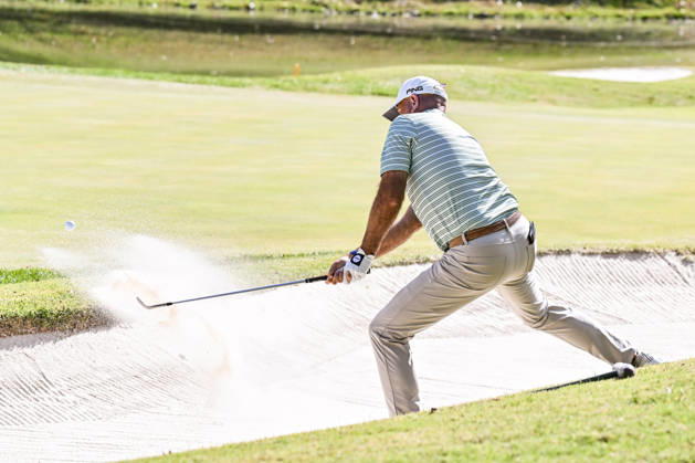 ST. LOUIS , MO - OCTOBER 24: Stewart Cink of the United States hits out of the bunker on the fourth hole during the second round of the PGA, Golf Herren TOUR Champions Stifel Charity Classic on Saturday October 24th, 2026 at Norwood Hills Country Club in St. Louis, MO (Photo by Rick Ulreich Icon Sportswire) GOLF: OCT 24 PGA TOUR Champions Stifel Charity Classic EDITORIAL USE ONLY Icon5932236