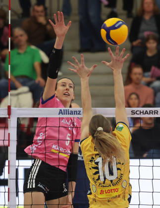 Stuttgart, DEKRA Bundesliga Volleyball: Allianz MTV Stuttgart vs. VfB Suhl LOTTO Thüringen; on the left, Lydia Grote (Stgt)