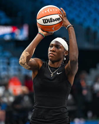 ATLANTA, GA - OCTOBER 24: Atlanta guard Rhyne Howard (10) warms up prior to the start of Game Four of the WNBA, Basketball Damen, USA finals between the Golden State Valkyries and the Atlanta Dream on October 24th, 2026 at State Farm Arena in Atlanta, GA. (Photo by Rich von Biberstein Icon Sportswire) WNBA: OCT 24 Finals Golden State Valkyries at Atlanta Dream EDITORIAL USE ONLY Icon261024034