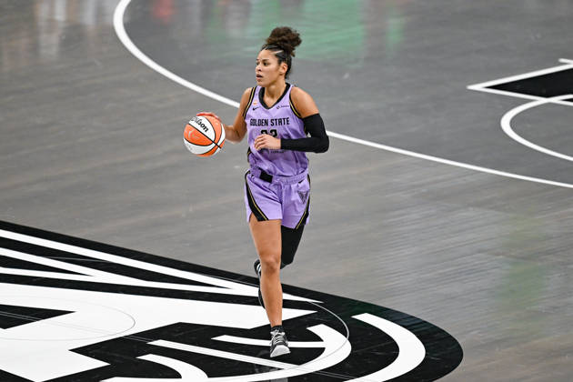 ATLANTA, GA - OCTOBER 24: Golden State guard Veronica Burton (22) brings the ball up the court during Game Four of the WNBA, Basketball Damen, USA finals between the Golden State Valkyries and the Atlanta Dream on October 24th, 2026 at State Farm Arena in Atlanta, GA. (Photo by Rich von Biberstein Icon Sportswire) WNBA: OCT 24 Finals Golden State Valkyries at Atlanta Dream EDITORIAL USE ONLY Icon261024037