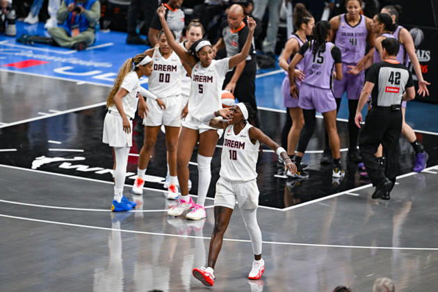 ATLANTA, GA - OCTOBER 24: Atlanta guard Rhyne Howard (10) and forward Angel Reese (5) encourage the fans to cheer during Game Four of the WNBA, Basketball Damen, USA finals between the Golden State Valkyries and the Atlanta Dream on October 24th, 2026 at State Farm Arena in Atlanta, GA. (Photo by Rich von Biberstein Icon Sportswire) WNBA: OCT 24 Finals Golden State Valkyries at Atlanta Dream EDITORIAL USE ONLY Icon261024039
