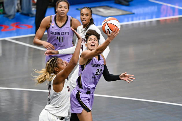 ATLANTA, GA - OCTOBER 24: Golden State guard Veronica Burton (22) drives to the basket during Game Four of the WNBA, Basketball Damen, USA finals between the Golden State Valkyries and the Atlanta Dream on October 24th, 2026 at State Farm Arena in Atlanta, GA. (Photo by Rich von Biberstein Icon Sportswire) WNBA: OCT 24 Finals Golden State Valkyries at Atlanta Dream EDITORIAL USE ONLY Icon261024047