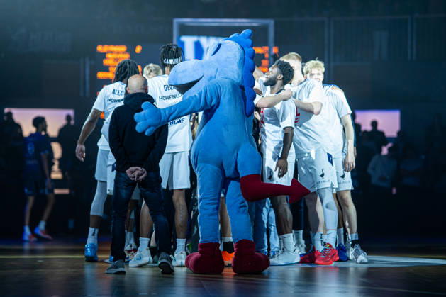 Hakro Merlins Crailsheim players gathered in a circle before the game, GER, Hakro Merlins Crailsheim vs. Eisbären Bremerhaven, basketball, 2nd Basketball Bundesliga ProA, men s, Matchday 6, 2026–2027 season, October 24, 2026, GER, Hakro Merlins Crailsheim vs. Eisbären Bremerhaven, Basketball, 2nd Basketball Bundesliga ProA, Men’s, Matchday 6, 2026–2027 season, October 24, 2026, Ilshofen Copyright: xEibner-Pressefoto ChristianxLangx EP_CLG