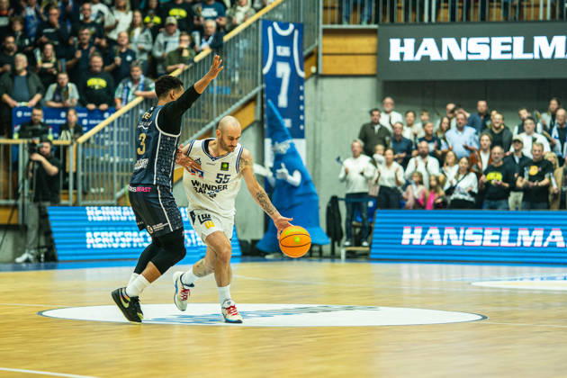 Simon Krajcovic of the Hakro Merlins Crailsheim, No. 55, dribbling against Garai Zeeb of the Eisbären Bremerhaven, No. 03, GER, Hakro Merlins Crailsheim vs. Eisbären Bremerhaven, Basketball, 2nd Basketball Bundesliga ProA, Men s, Matchday 6, 2026–2027 season, October 24, 2026, GER, Hakro Merlins Crailsheim vs. Eisbären Bremerhaven, Basketball, 2nd Basketball Bundesliga ProA, Men’s, Matchday 6, 2026–2027 season, October 24, 2026, Ilshofen Copyright: xEibner-Pressefoto ChristianxLangx EP_CLG