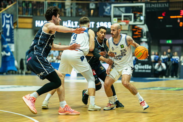 Simon Krajcovic of the Hakro Merlins Crailsheim, No. 55, breaks through a group of opposing players from the Eisbären Bremerhaven, GER, Hakro Merlins Crailsheim vs. Eisbären Bremerhaven, Basketball, 2nd Basketball Bundesliga ProA, Men s, Matchday 6, 2026–2027 season, October 24, 2026, GER, Hakro Merlins Crailsheim vs. Eisbären Bremerhaven, Basketball, 2nd Basketball Bundesliga ProA, Men’s, Matchday 6, 2026–2027 season, October 24, 2026, Ilshofen Copyright: xEibner-Pressefoto ChristianxLangx EP_CLG