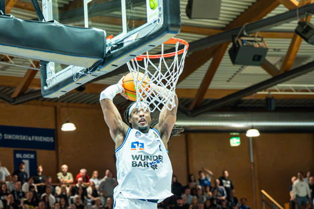 Courtney Alexander, Hakro Merlins Crailsheim, 02 before the dunk, GER, Hakro Merlins Crailsheim vs. Eisbären Bremerhaven, Basketball, 2nd Basketball Bundesliga ProA, Men s, Matchday 6, 2026–2027 season, October 24, 2026, GER, Hakro Merlins Crailsheim vs. Eisbären Bremerhaven, Basketball, 2nd Basketball Bundesliga ProA, Men, Matchday 6, 2026–2027 Season, October 24, 2026, Ilshofen Copyright: xEibner-Pressefoto ChristianxLangx EP_CLG