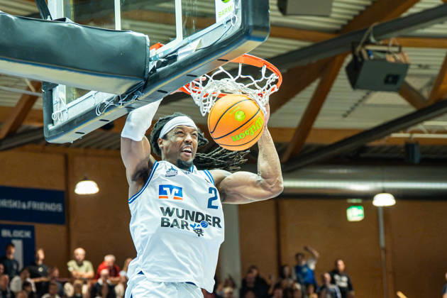 Courtney Alexander of the Hakro Merlins Crailsheim, No. 02, dunking, GER, Hakro Merlins Crailsheim vs. Eisbären Bremerhaven, Basketball, 2nd Basketball Bundesliga ProA, Men s, Matchday 6, 2026–2027 Season, October 24, 2026, GER, Hakro Merlins Crailsheim vs. Eisbären Bremerhaven, Basketball, 2nd Basketball Bundesliga ProA, Men, Matchday 6, 2026–2027 Season, October 24, 2026, Ilshofen Copyright: xEibner-Pressefoto ChristianxLangx EP_CLG