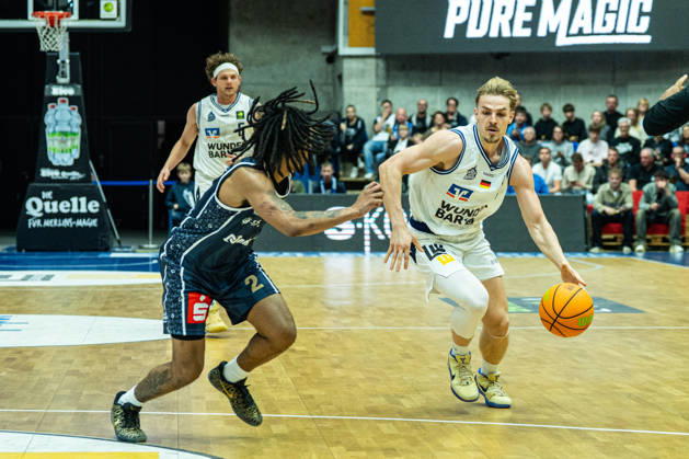 Lucas Mayer (Hakro Merlins Crailsheim), No. 08, facing off against Corey McKeithan (Eisbaeren Bremerhaven), No. 02, GER, Hakro Merlins Crailsheim vs. Eisbaeren Bremerhaven, Basketball, 2nd Basketball Bundesliga ProA, Men s, Matchday 6, 2026–2027 season, October 24, 2026, GER, Hakro Merlins Crailsheim vs. Eisbären Bremerhaven, Basketball, 2nd Basketball Bundesliga ProA, Men’s, Matchday 6, 2026–2027 season, October 24, 2026, Ilshofen Copyright: xEibner-Pressefoto ChristianxLangx EP_CLG