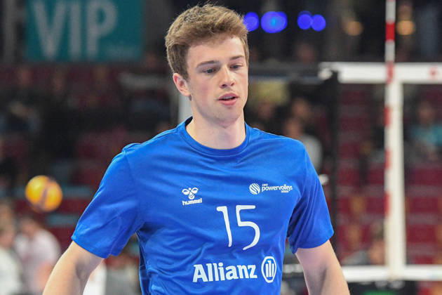 Tobias Johannes Hosch, Powervolleys Düren, age 15, warming up, single frame, action, October 24, 2026, Düren, Germany, volleyball, Men s Bundesliga 1, regular season, SWD Powervolleys Düren vs. WWK Volleys Munich xmhx