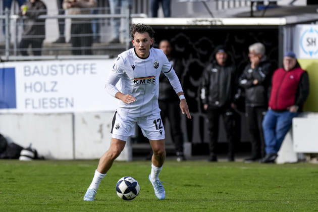 Florian Engelhardt SVS, 12, on the ball, cutout, full-body, single frame, single photo, action, October 24, 2026, Sandhausen, Germany, soccer, Regionalliga Südwest, SV Sandhausen vs. VfR Aalen xozx