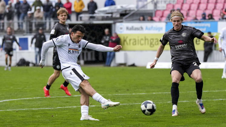 From left: Arianit Ferati (SVS), 47; Vico Meien (Aalen), 27; action, game play, October 24, 2026, Sandhausen, Germany; soccer; Regionalliga Südwest; SV Sandhausen vs. VfR Aalen xozx