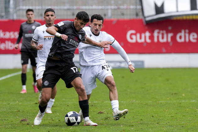 From left: Ali Odabas (Aalen), 17, captain; Arianit Ferati (SVS), 47; tackle; game scene; duel; tackle; tackling; dynamic; action; 10 24 2026, Sandhausen, Germany, soccer, Regionalliga Southwest, SV Sandhausen vs. VfR Aalen xozx