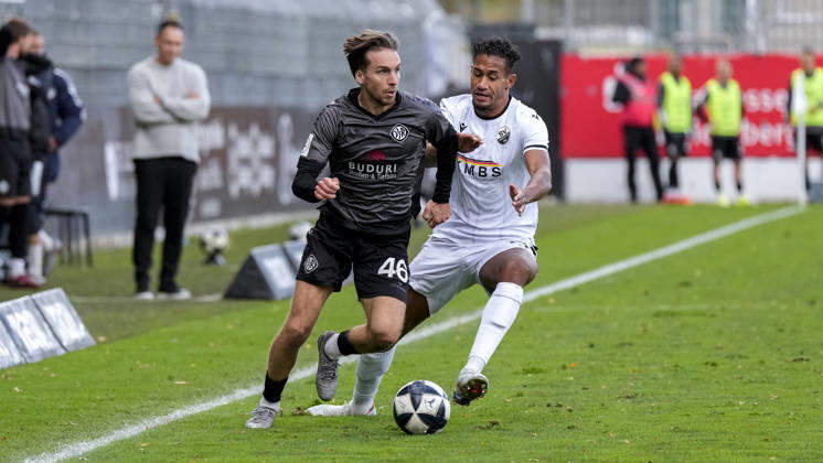 From left: Gianluca Gaudino (Aalen), 46, Yannick Osee (SVS), 13, tackle, game scene, duel, tackle, tackling, dynamic, action, 10 24 2026, Sandhausen, Germany, soccer, Regionalliga Southwest, SV Sandhausen vs. VfR Aalen xozx