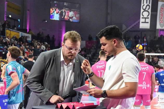 Tomasz Wasilkowski, Head Coach of WWK Volleys Munich; Philipp Ferebauer, arena announcer during the interview; TV, television, microphone; October 24, 2026; Düren, Germany; volleyball; Men s Bundesliga 1; regular season; SWD Powervolleys Düren vs. WWK Volleys Munich xmhx
