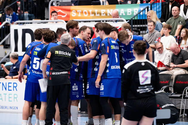Tobias Heinzelmann of HBW Balingen Weilstetten, No. 28, speaks once again as captain; HBW Balingen Weilstetten vs. MT Melsungen (GER), Opel 1 Handball Bundesliga, Championship, Matchday 10, 2026–2027 season, October 24, 2026, Eibner Press Photo: Andreas Ulmer, HBW Balingen Weilstetten vs. MT Melsungen GER, Opel 1 Handball Bundesliga, Championship, Matchday 10, 2026–2027 Season, October 24, 2026, Balingen Copyright: xEibner-Pressefoto AndreasxUlmerx EP_AUR