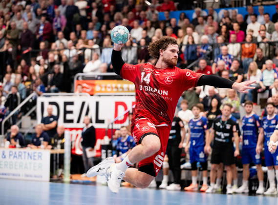 Johannes Golla, MT Melsungen 14, in front of Vladimir Cupara, HBW Balingen Weilstetten, 16, goalkeeper, HBW Balingen Weilstetten vs. MT Melsungen GER, Opel 1 Handball Bundesliga, Championship, Matchday 10, 2026–2027 season, October 24, 2026, Eibner Press Photo: Andreas Ulmer, HBW Balingen Weilstetten vs. MT Melsungen GER, Opel 1 Handball Bundesliga, Championship, Matchday 10, 2026–2027 Season, October 24, 2026, Balingen Copyright: xEibner-Pressefoto AndreasxUlmerx EP_AUR