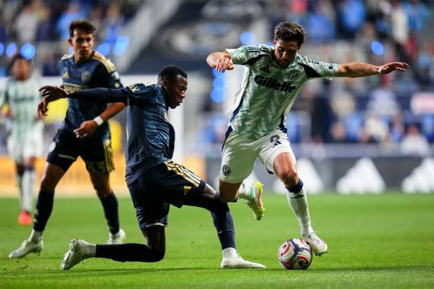 October 24, 2026: New England Revolution Midfielder Matt Polster (8) and Philadelphia Union Midfielder Danley Jean Jacques (21) controls the ball during the first half of an MLS, Fussball Herren, USA match at Subaru Park in Chester, Pennsylvania. CSM MLS 2026: Union Vs Revolution OCT 24  - ZUMAc04_ 20261024_zma_c04_235 Copyright: xKylexRoddenx