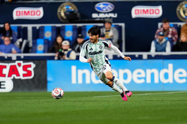 MLS, Fussball Herren, USA 2026: Union Vs Revolution OCT 24 October 24, 2026: New England Revolution Midfielder Carles Gil (10) controls the ball during the first half of an MLS match against the Philadelphia Union at Subaru Park in Chester, Pennsylvania. Kyle Rodden CSM (Credit Image: Â Kyle Rodden Cal Media) Chester Pennsylvania United States of America EDITORIAL USE ONLY Copyright: xx ZUMA-20261024_zma_c04_242.jpg KylexRoddenx csmphotothree538091