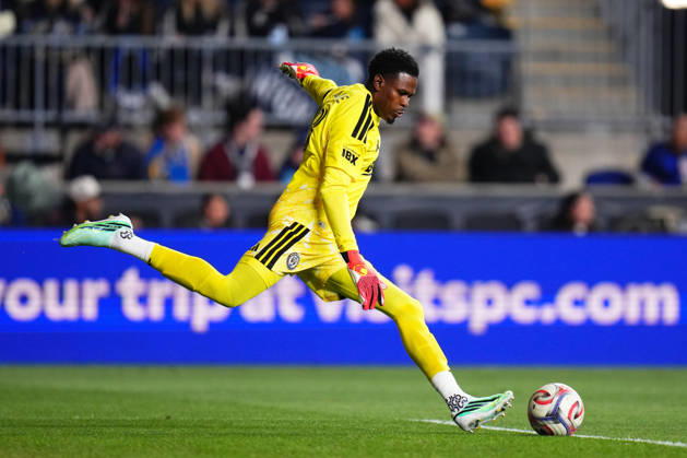 MLS, Fussball Herren, USA 2026: Union Vs Revolution OCT 24 October 24, 2026: Philadelphia Union Goalie Andre Blake (18) kicks the ball during the first half of an MLS match against the New England Revolution at Subaru Park in Chester, Pennsylvania. Kyle Rodden CSM (Credit Image: Â Kyle Rodden Cal Media) Chester Pennsylvania United States of America EDITORIAL USE ONLY Copyright: xx ZUMA-20261024_zma_c04_238.jpg KylexRoddenx csmphotothree538095