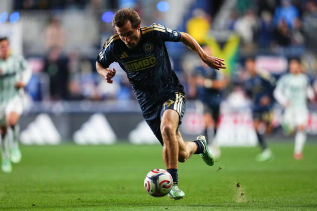 October 24, 2026: Philadelphia Union Midfielder Indiana Vassilev (19) controls the ball during the second half of an MLS, Fussball Herren, USA match against the New England Revolution at Subaru Park in Chester, Pennsylvania. CSM MLS 2026: Union Vs Revolution OCT 24  - ZUMAc04_ 20261024_zma_c04_302 Copyright: xKylexRoddenx
