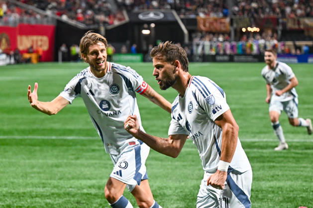 ATLANTA, GA - OCTOBER 24: Philip Zinckernagel 11 of Chicago reacts after scoring a goal during the MLS, Fussball Herren, USA match between Chicago Fire FC and Atlanta United FC on October 24th, 2026 at Mercedes-Benz Stadium in Atlanta, GA.(Photo by Rich von Biberstein Icon Sportswire) SOCCER: OCT 24 MLS Atlanta United vs Chicago Fire FC EDITORIAL USE ONLY Icon261024001