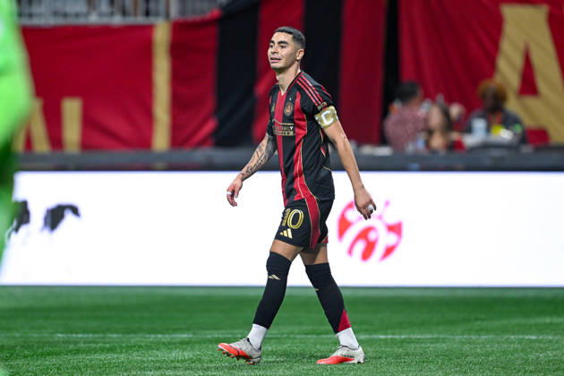 ATLANTA, GA - OCTOBER 24: Miguel Almiron 10 of Atlanta reacts during the MLS, Fussball Herren, USA match between Chicago Fire FC and Atlanta United FC on October 24th, 2026 at Mercedes-Benz Stadium in Atlanta, GA.(Photo by Rich von Biberstein Icon Sportswire) SOCCER: OCT 24 MLS Atlanta United vs Chicago Fire FC EDITORIAL USE ONLY Icon261024020