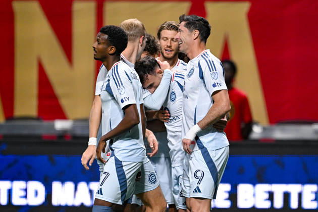 ATLANTA, GA - OCTOBER 24: Teammates celebrate the goal scored by Anzor Mekvabishvili 23 of Chicago during the MLS, Fussball Herren, USA match between Chicago Fire FC and Atlanta United FC on October 24th, 2026 at Mercedes-Benz Stadium in Atlanta, GA.(Photo by Rich von Biberstein Icon Sportswire) SOCCER: OCT 24 MLS Atlanta United vs Chicago Fire FC EDITORIAL USE ONLY Icon261024028