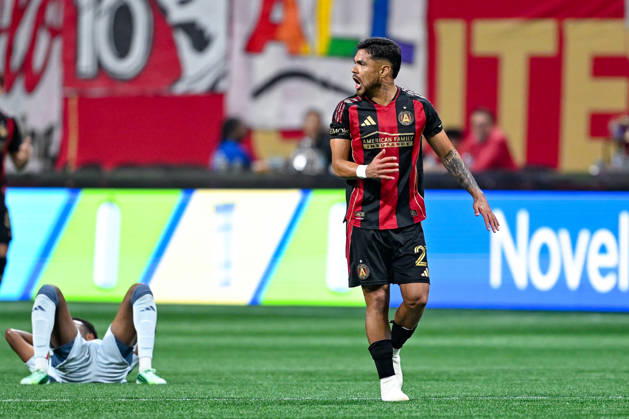 ATLANTA, GA - OCTOBER 24: Paulo Diaz 27 of Atlanta reacts to a foul call during the MLS, Fussball Herren, USA match between Chicago Fire FC and Atlanta United FC on October 24th, 2026 at Mercedes-Benz Stadium in Atlanta, GA.(Photo by Rich von Biberstein Icon Sportswire) SOCCER: OCT 24 MLS Atlanta United vs Chicago Fire FC EDITORIAL USE ONLY Icon261024035
